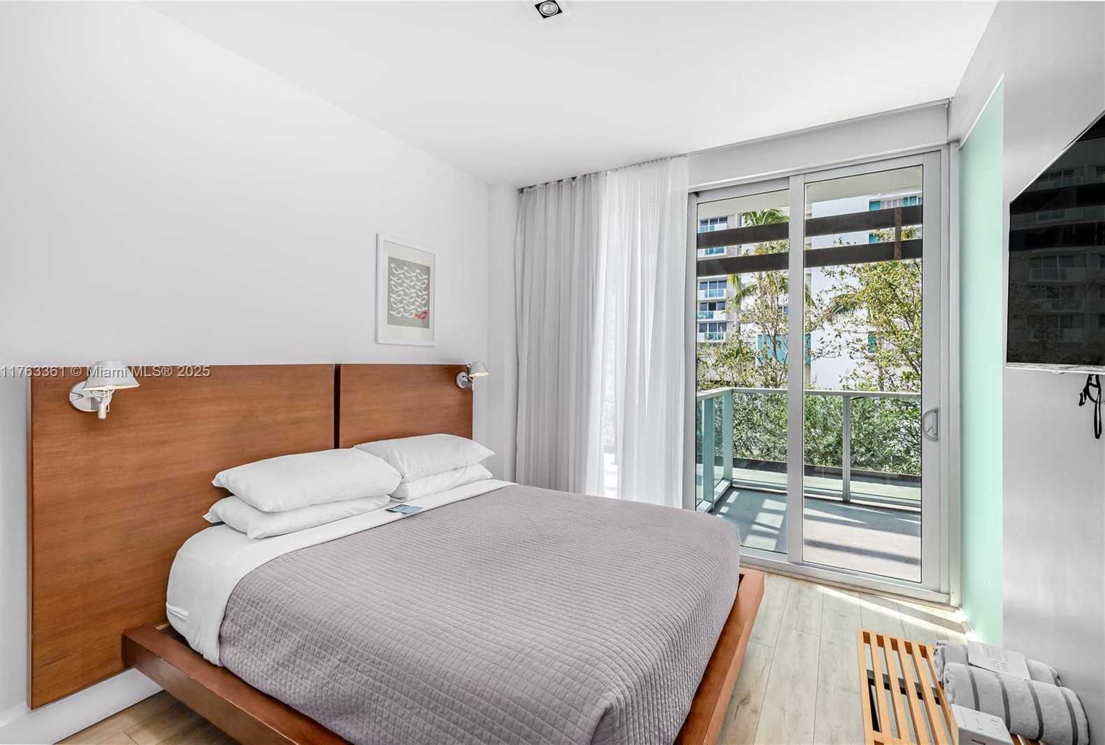 Small Image of 1215 WEST AVE #203, Miami Beach Number 5