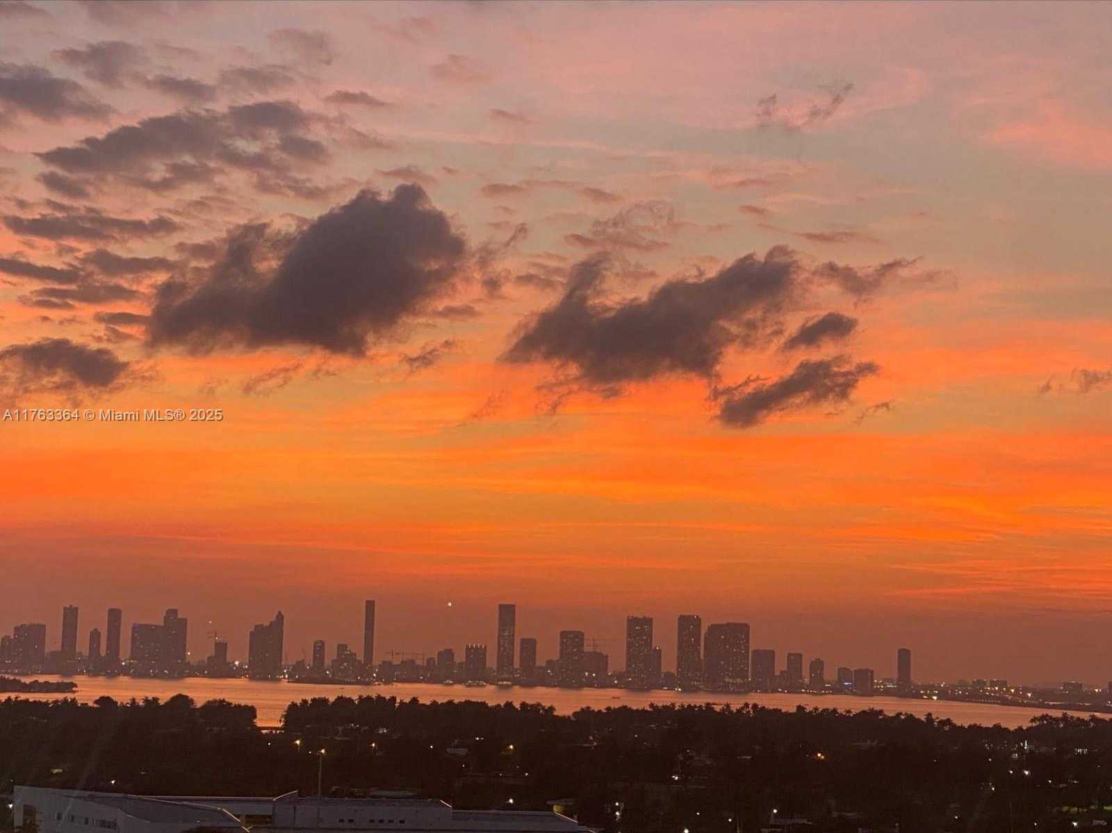 Small Image of 2301 COLLINS AVE #PH22, Miami Beach Number 25