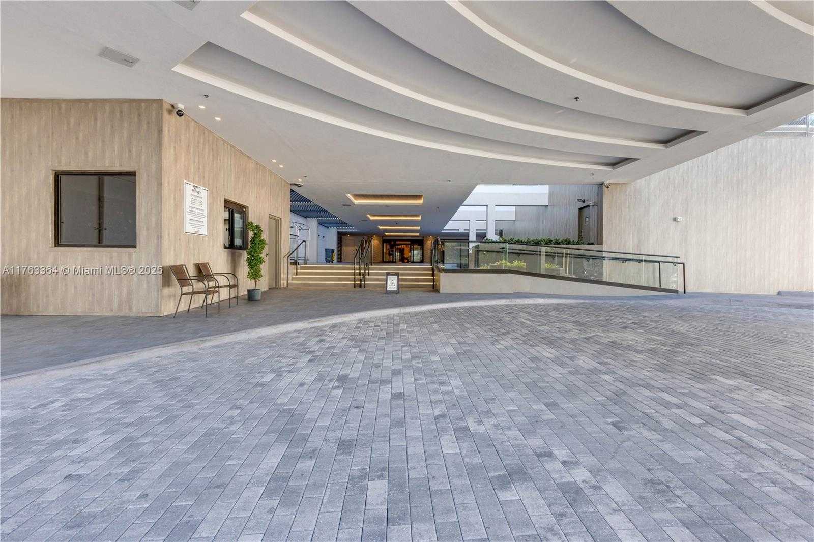Small Image of 2301 COLLINS AVE #PH22, Miami Beach Number 3