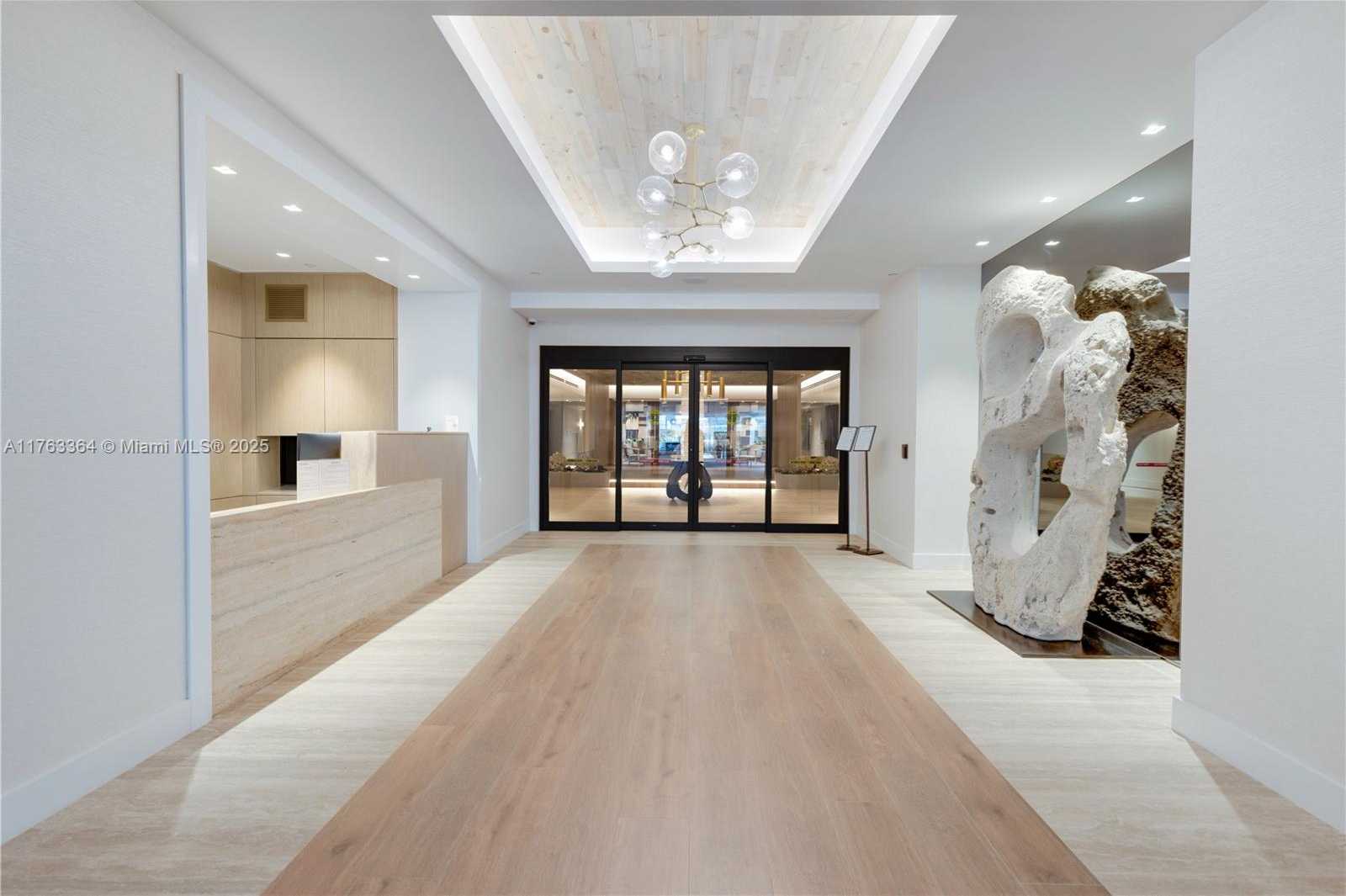 Small Image of 2301 COLLINS AVE #PH22, Miami Beach Number 4