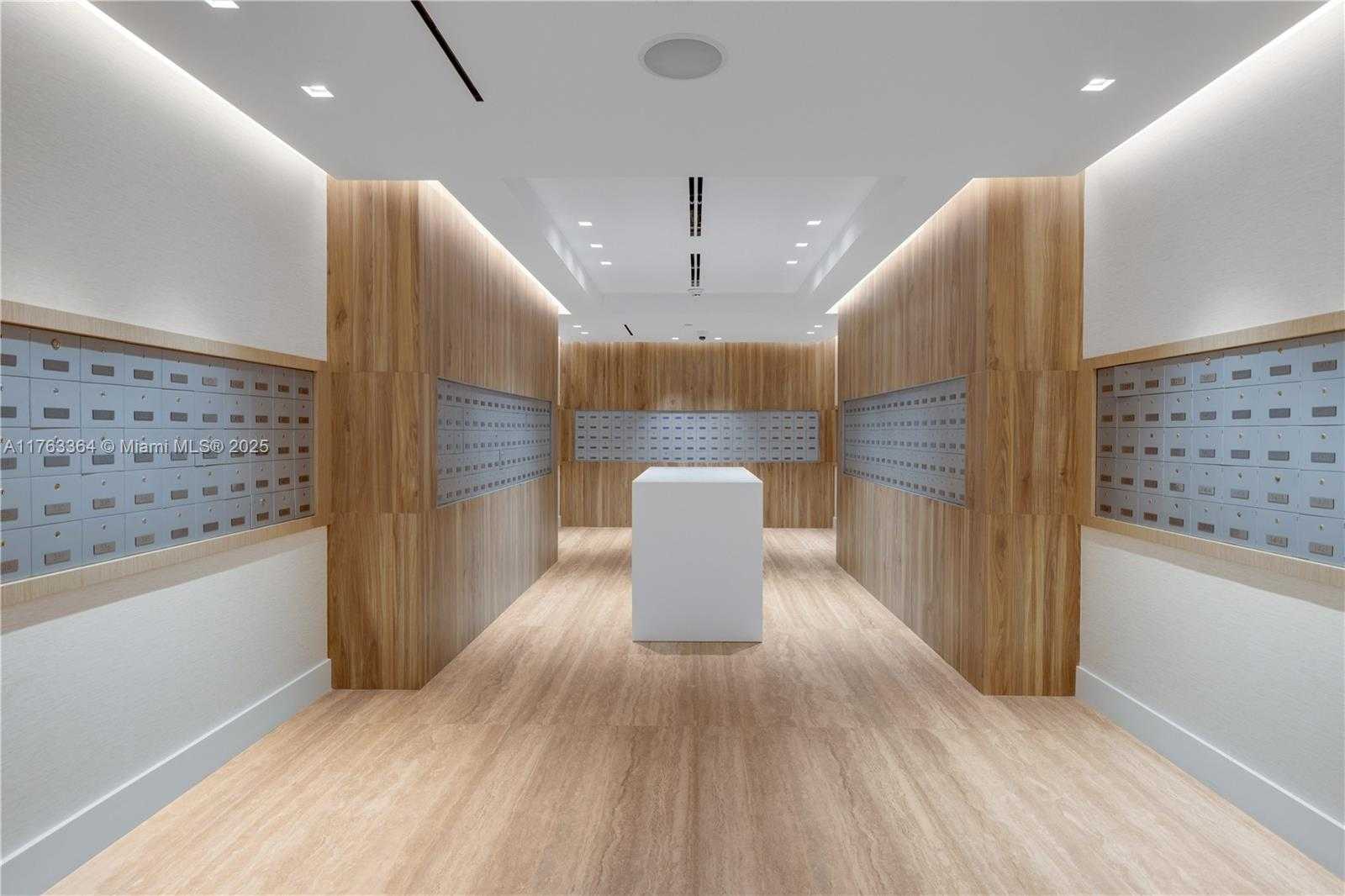 Small Image of 2301 COLLINS AVE #PH22, Miami Beach Number 7