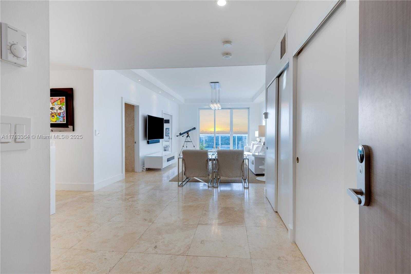 Small Image of 2301 COLLINS AVE #PH22, Miami Beach Number 9