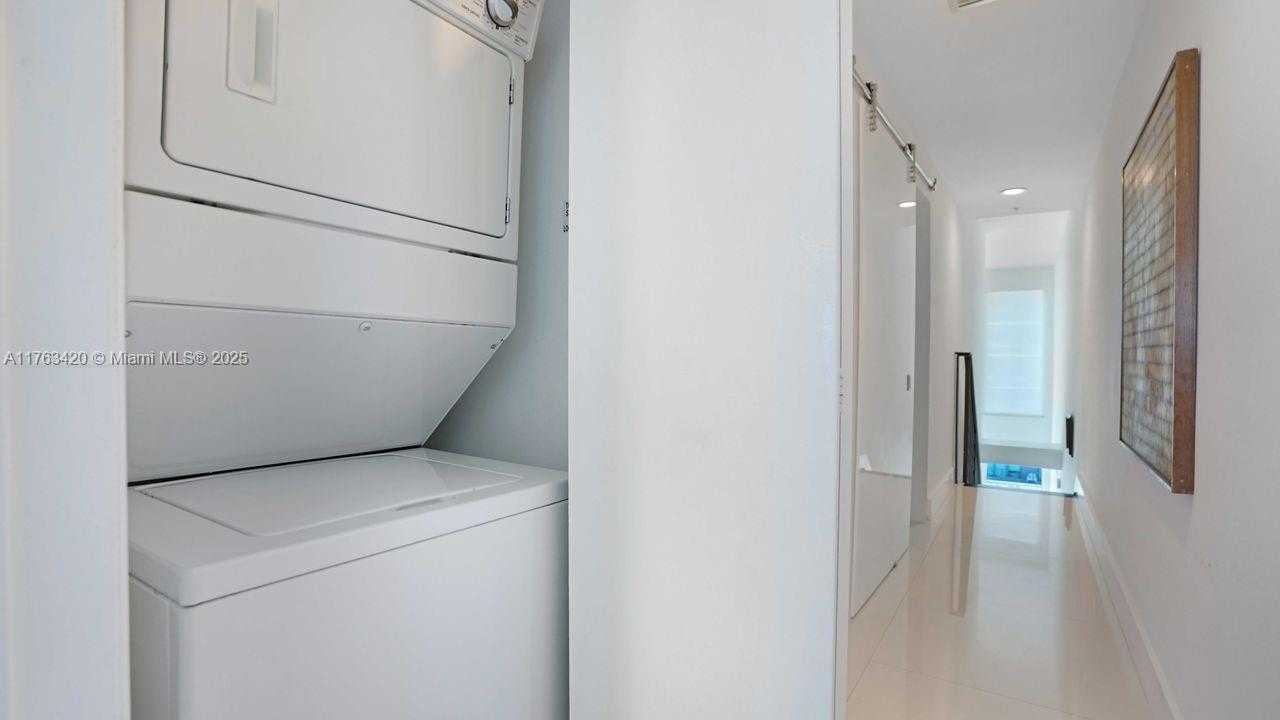Small Image of 60 SOUTH WEST 13TH ST #3820, Miami Number 17