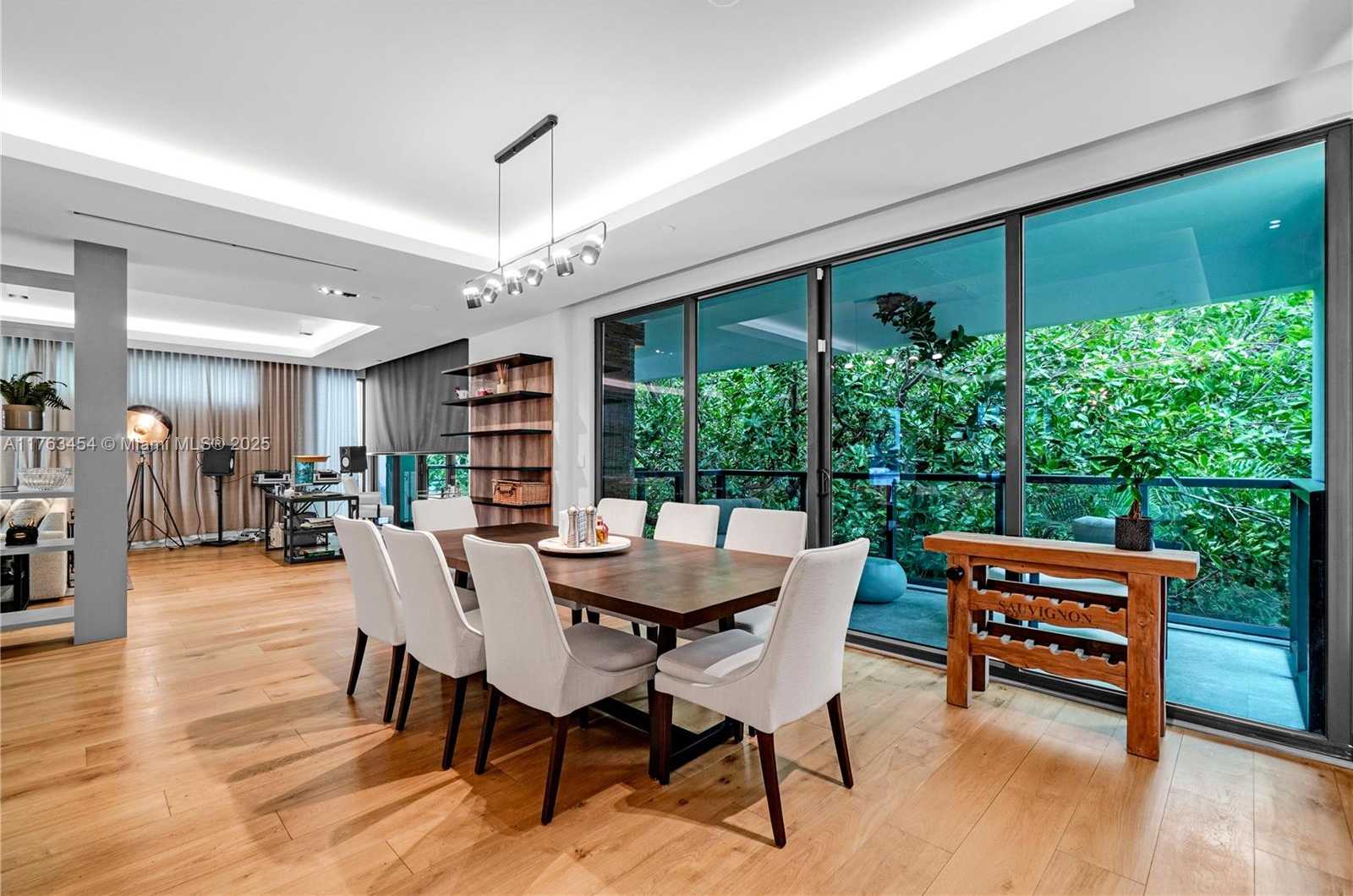 Small Image of 350 MERIDIAN AVE #PH, Miami Beach Number 12