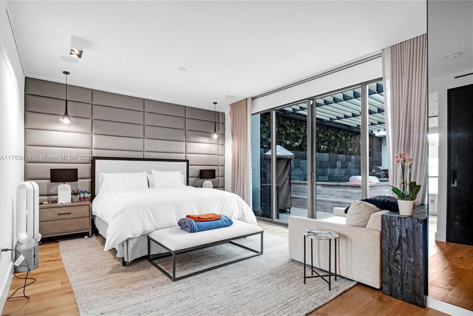 Small Image of 350 MERIDIAN AVE #PH, Miami Beach Number 16