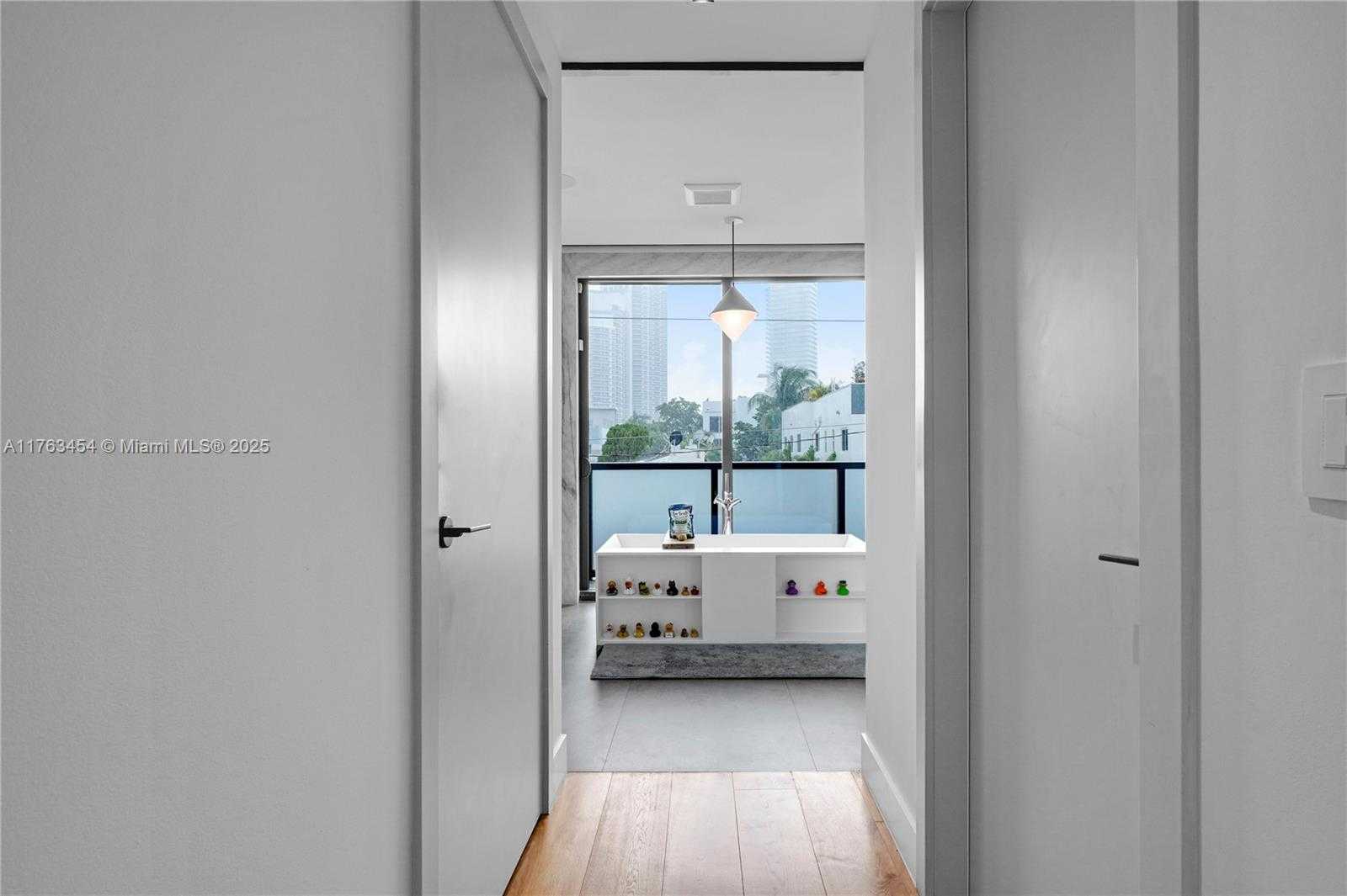 Small Image of 350 MERIDIAN AVE #PH, Miami Beach Number 18
