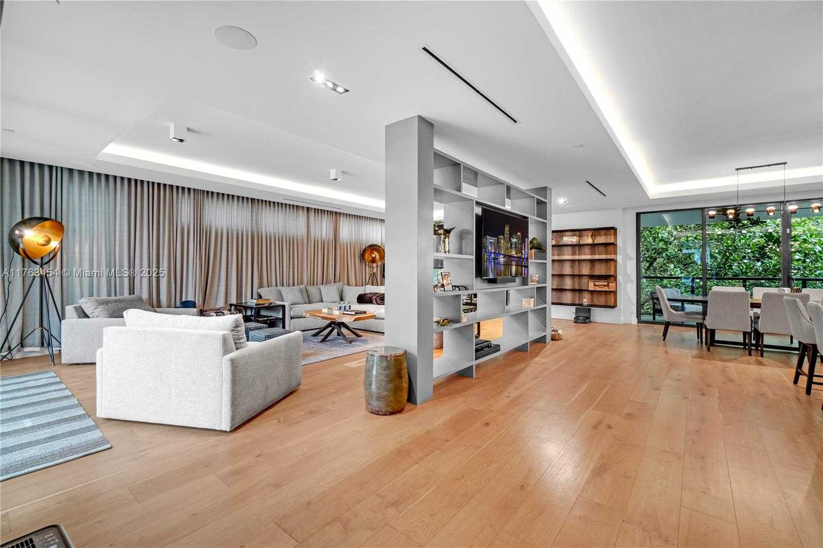 Small Image of 350 MERIDIAN AVE #PH, Miami Beach Number 3