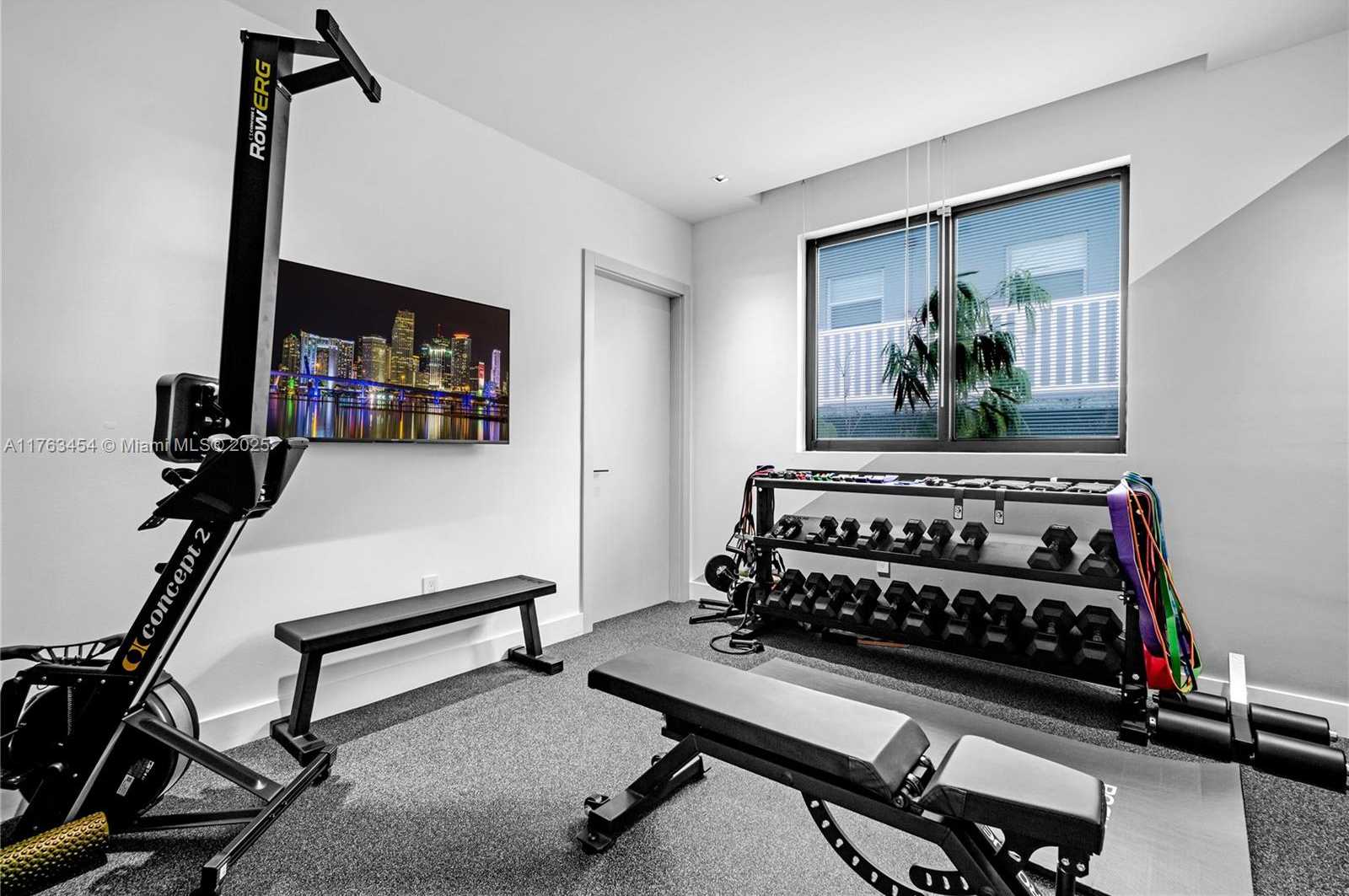 Small Image of 350 MERIDIAN AVE #PH, Miami Beach Number 34