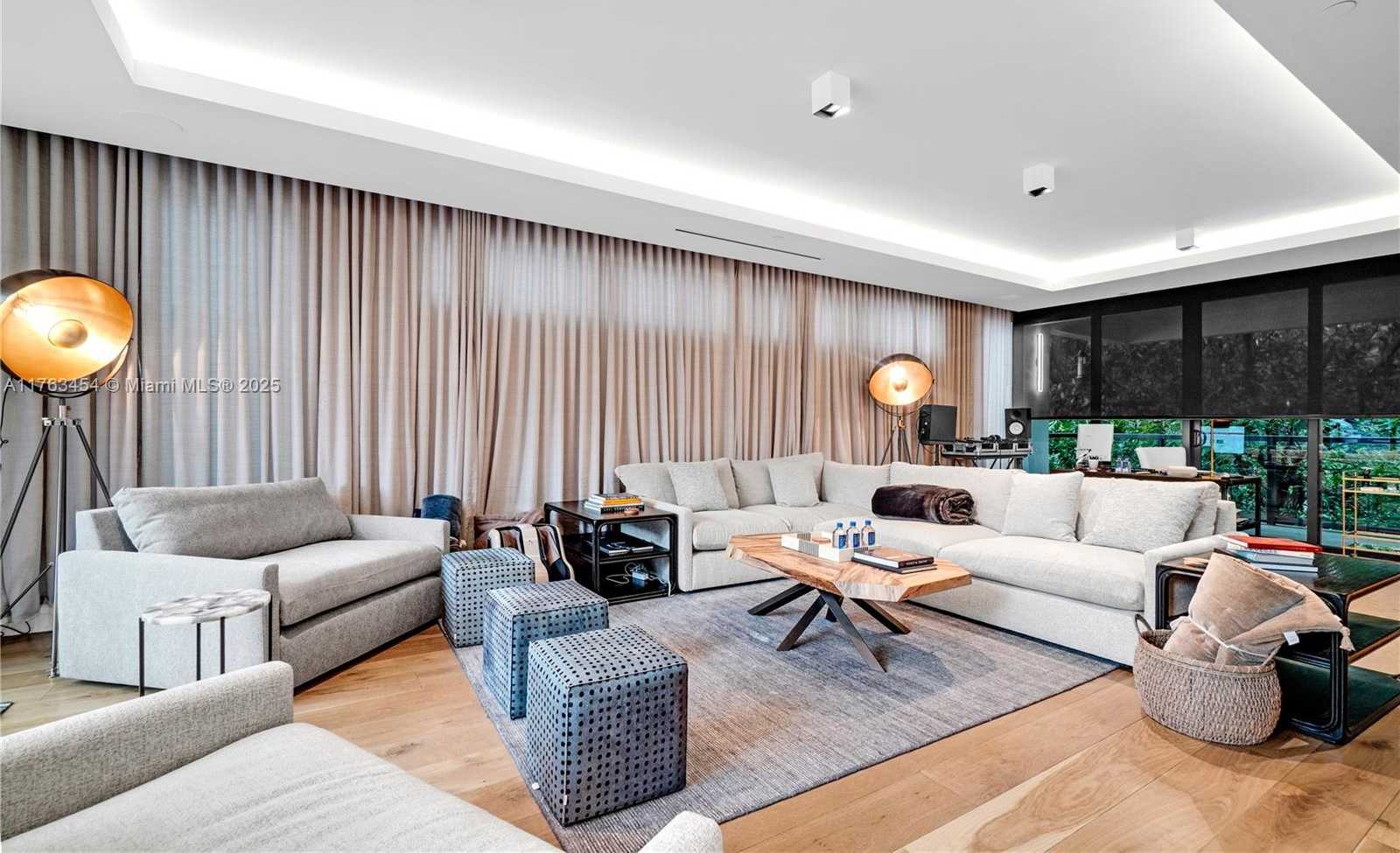 Small Image of 350 MERIDIAN AVE #PH, Miami Beach Number 4