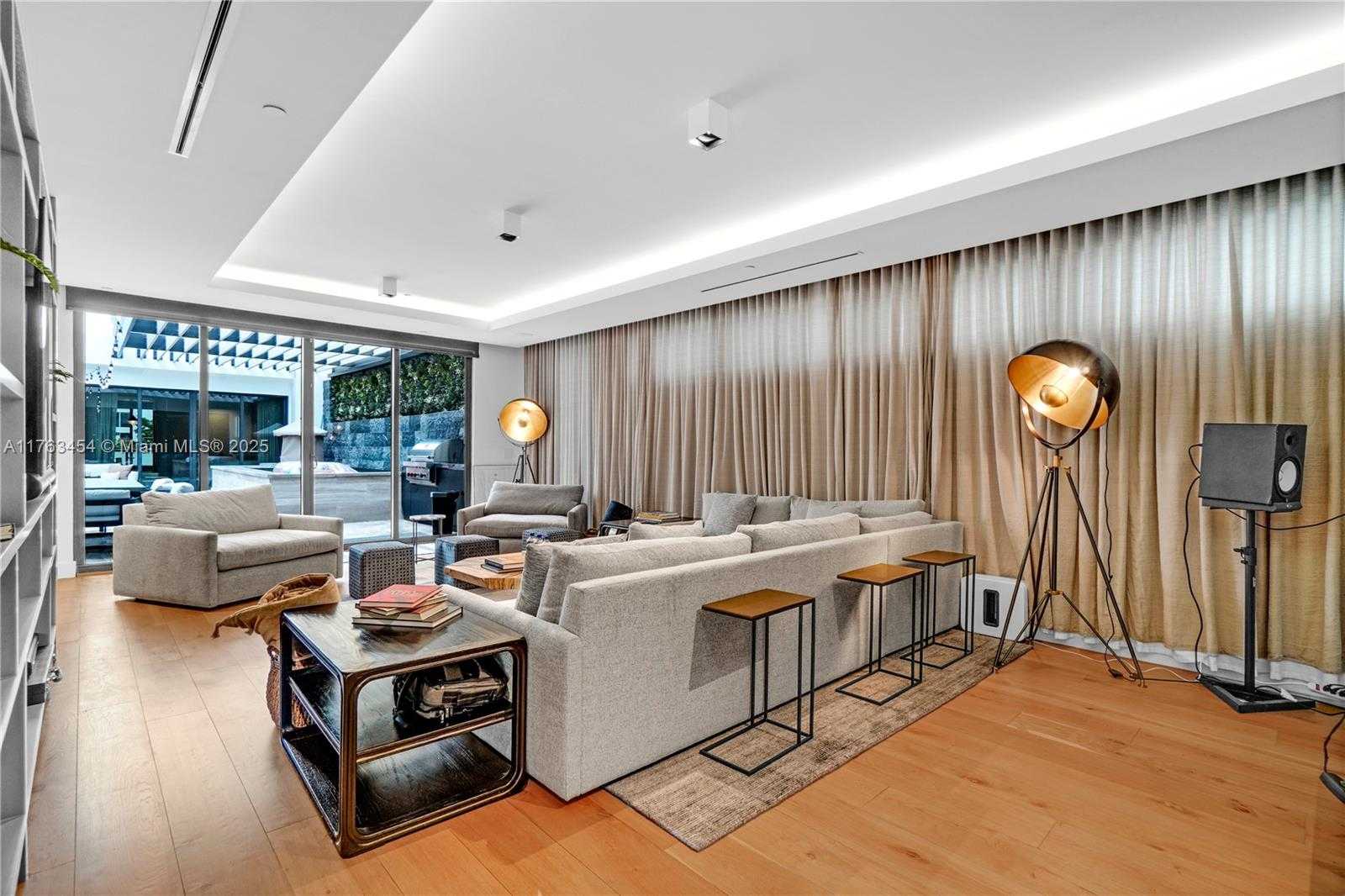 Small Image of 350 MERIDIAN AVE #PH, Miami Beach Number 7