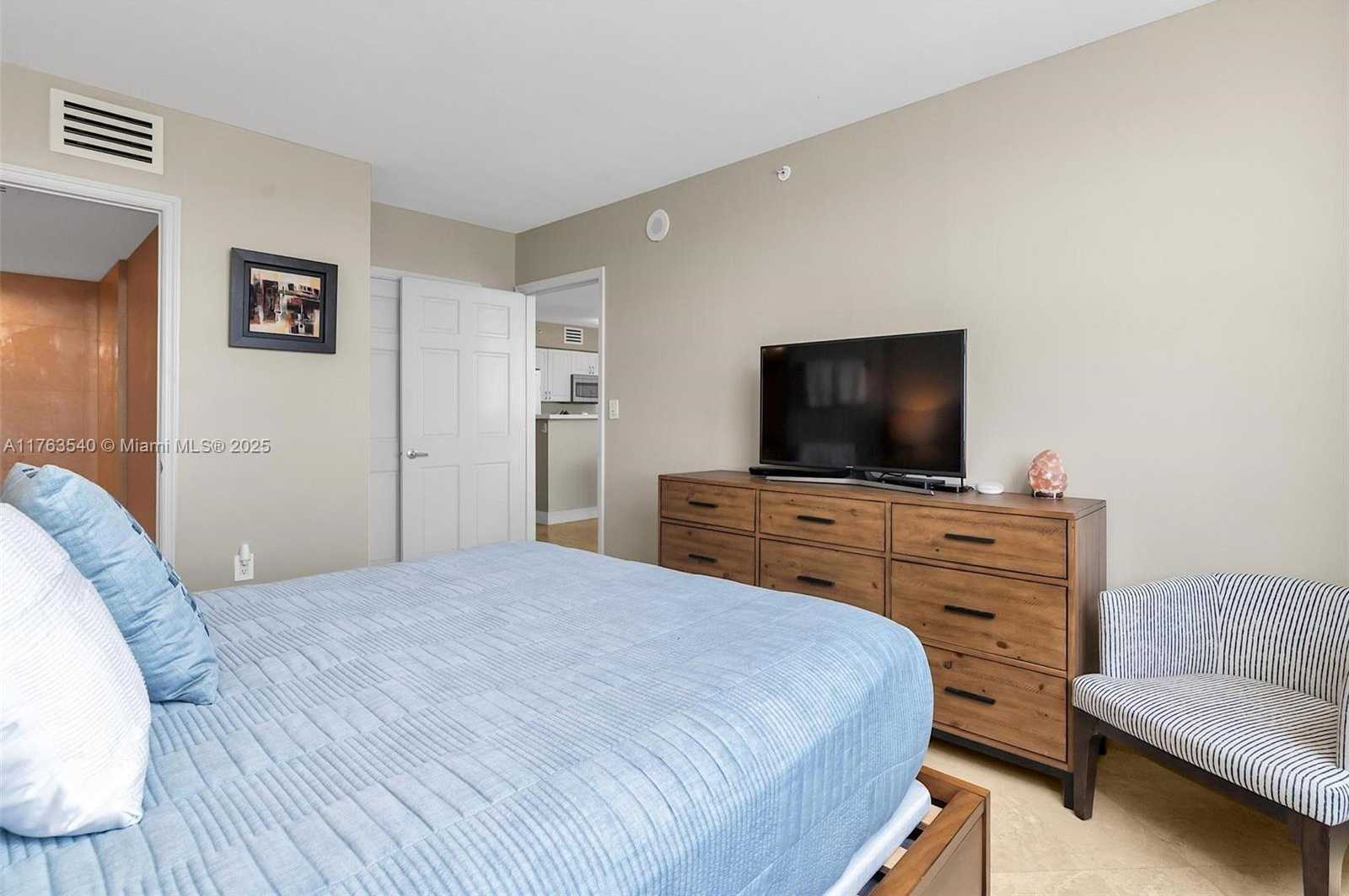 Small Image of 1155 BRICKELL BAY DR #710, Miami Number 18