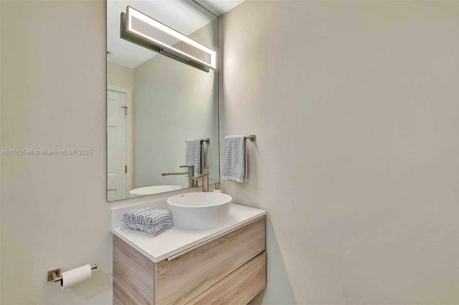 Small Image of 19136 FISHER ISLAND DR #19136, Miami Beach Number 38