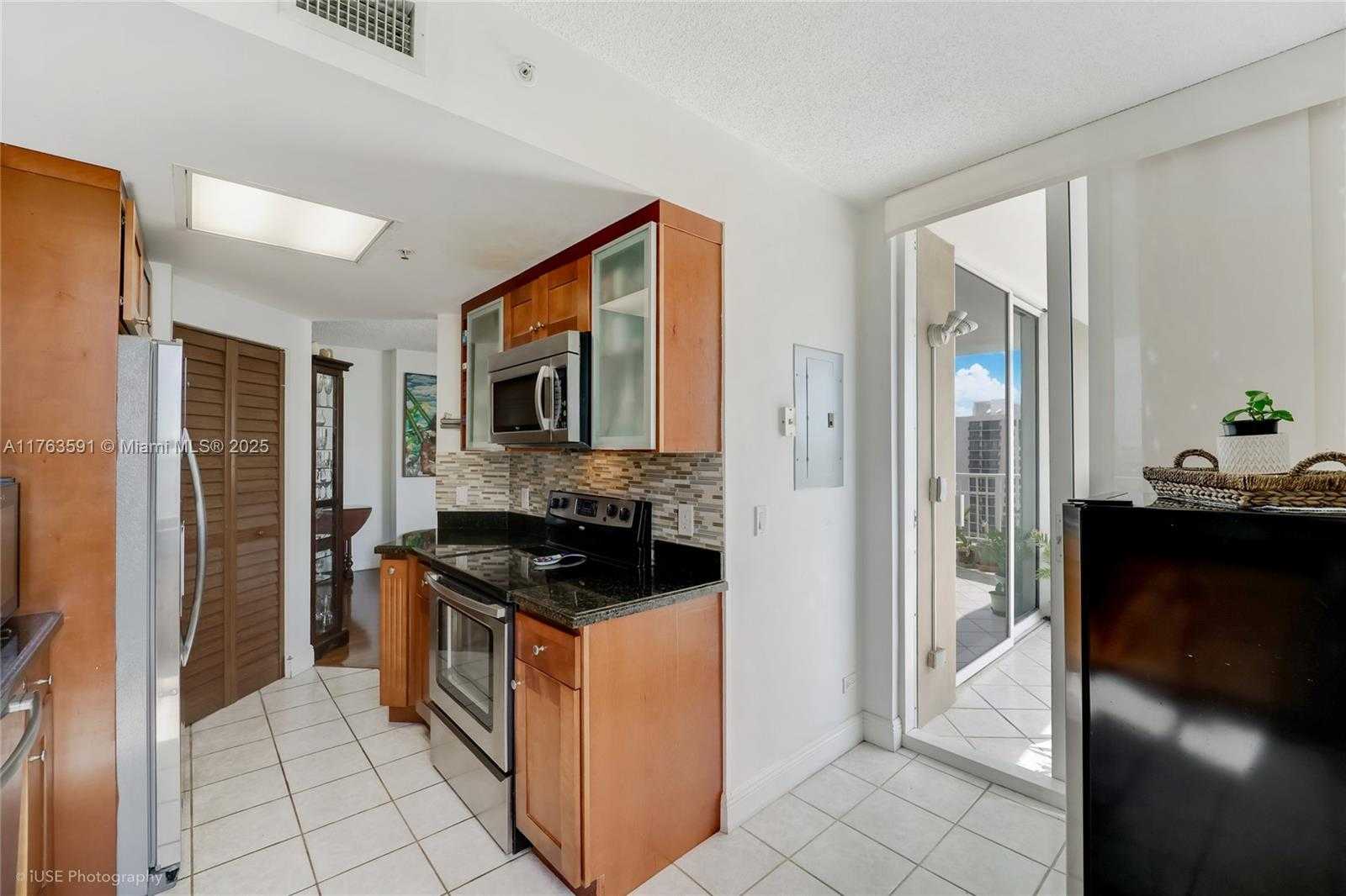 Small Image of 701 BRICKELL KEY BLVD #1510, Miami Number 6