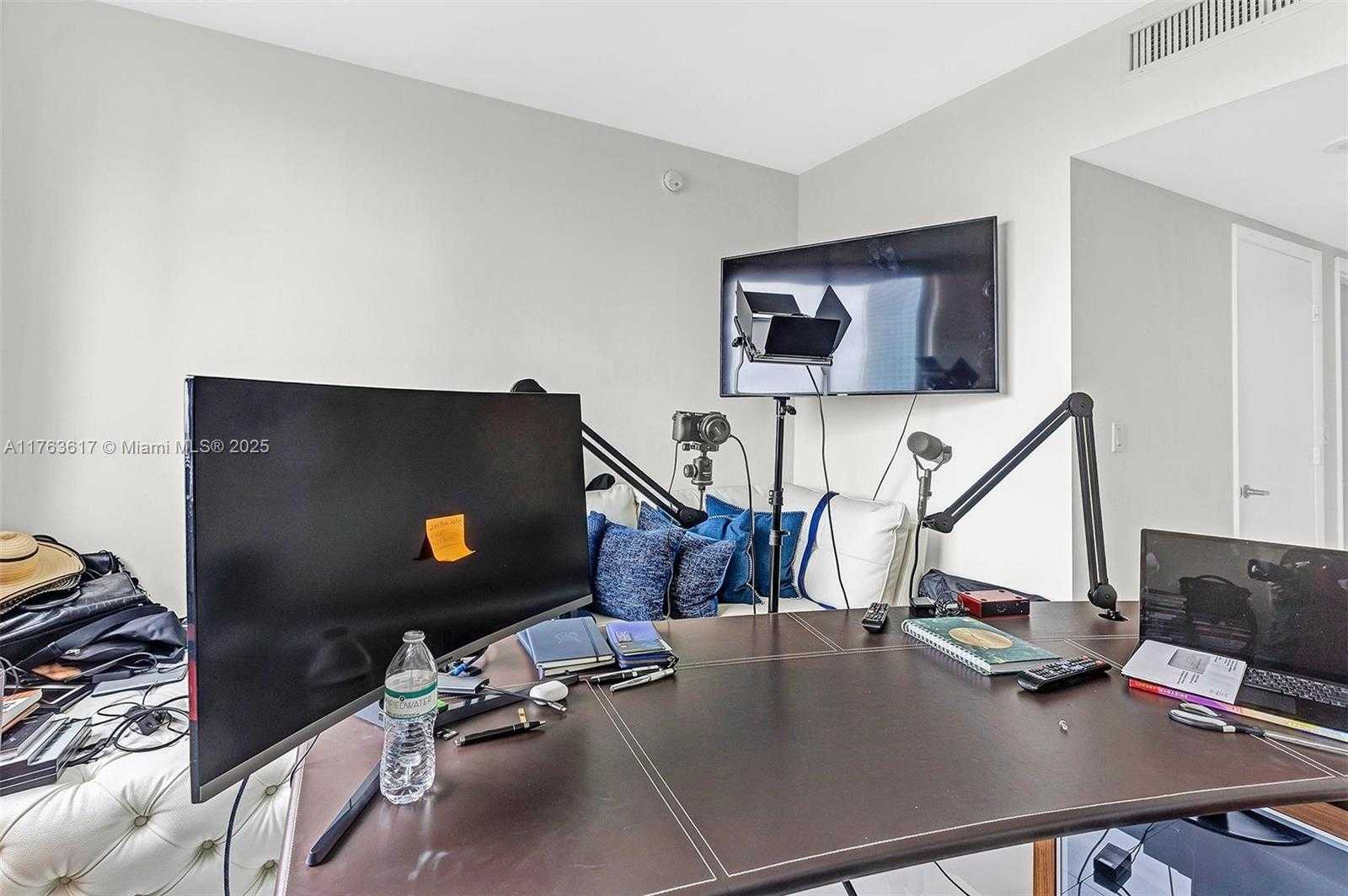 Small Image of 92 SOUTH WEST 3RD ST #1710, Miami Number 17