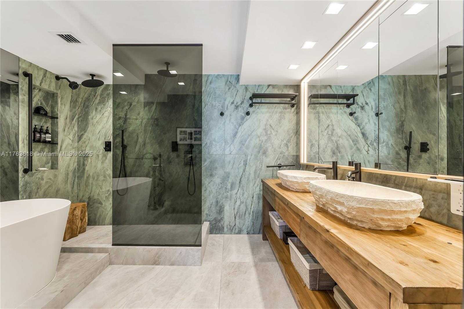 Small Image of 10 VENETIAN WAY #1503, Miami Beach Number 16