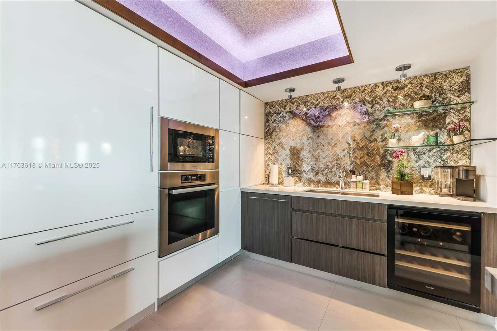 Small Image of 10 VENETIAN WAY #1503, Miami Beach Number 5