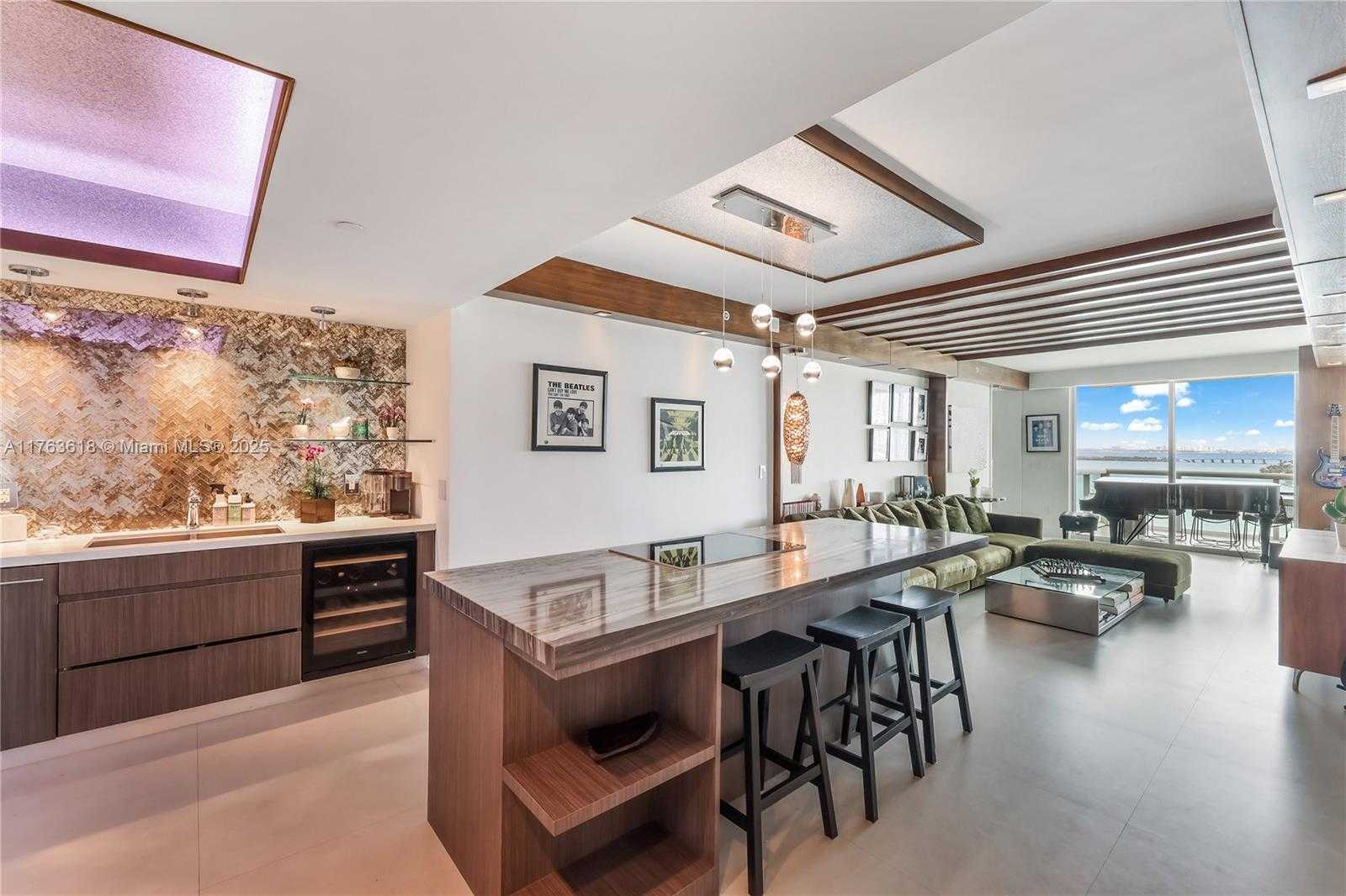 Small Image of 10 VENETIAN WAY #1503, Miami Beach Number 6