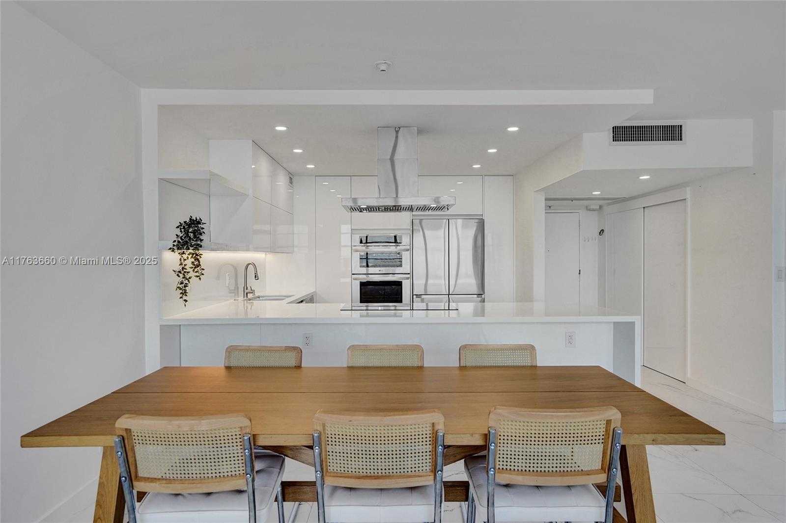 Small Image of 5700 COLLINS AVE #12E, Miami Beach Number 13