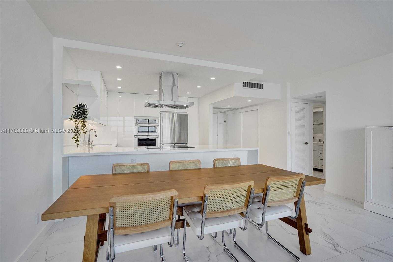 Small Image of 5700 COLLINS AVE #12E, Miami Beach Number 14