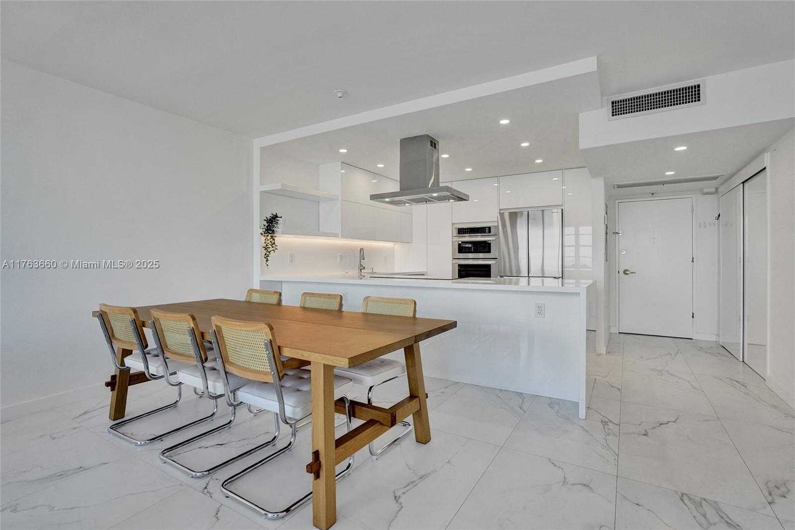 Small Image of 5700 COLLINS AVE #12E, Miami Beach Number 15