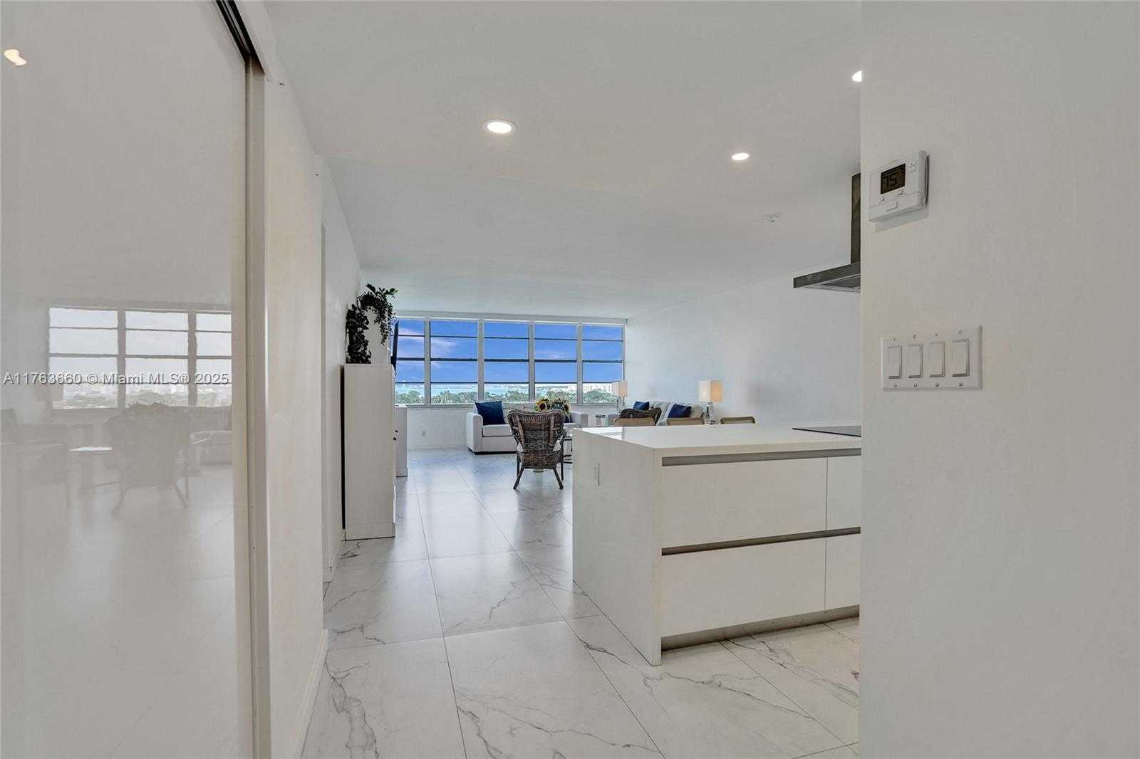 Small Image of 5700 COLLINS AVE #12E, Miami Beach Number 16