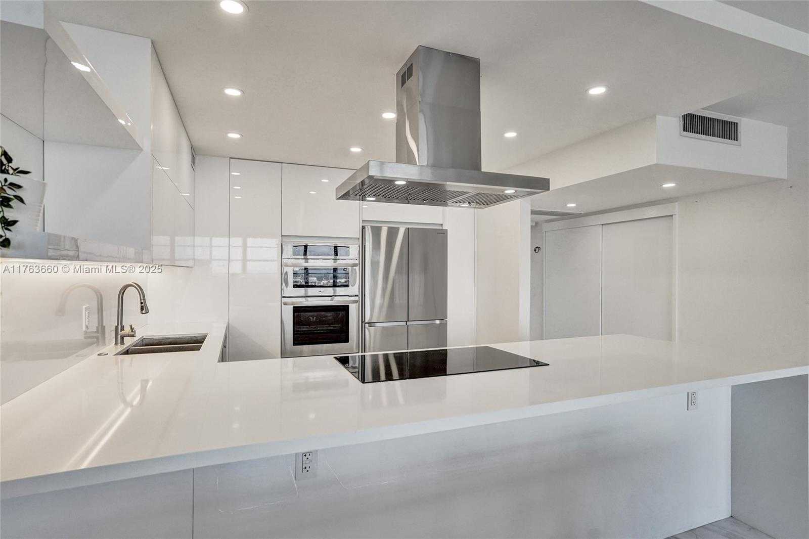 Small Image of 5700 COLLINS AVE #12E, Miami Beach Number 19