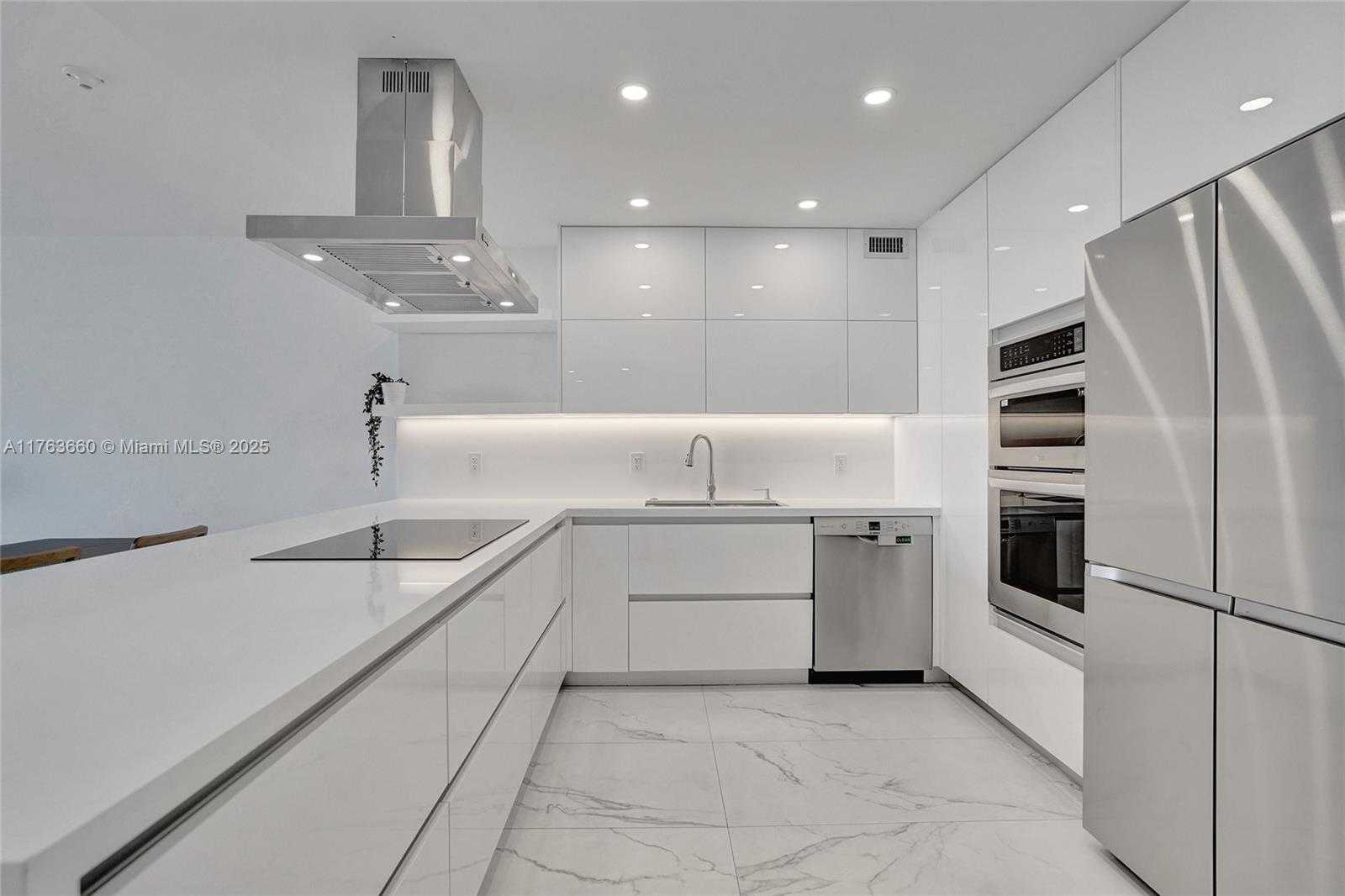 Small Image of 5700 COLLINS AVE #12E, Miami Beach Number 20
