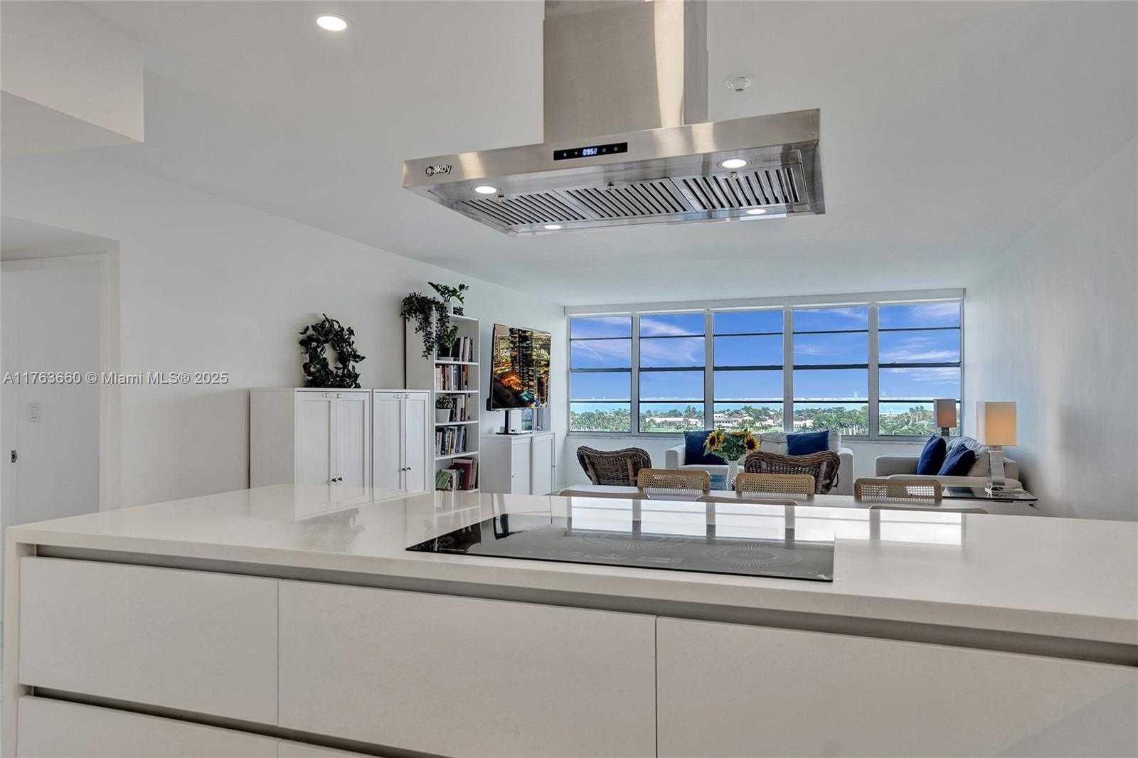 Small Image of 5700 COLLINS AVE #12E, Miami Beach Number 21