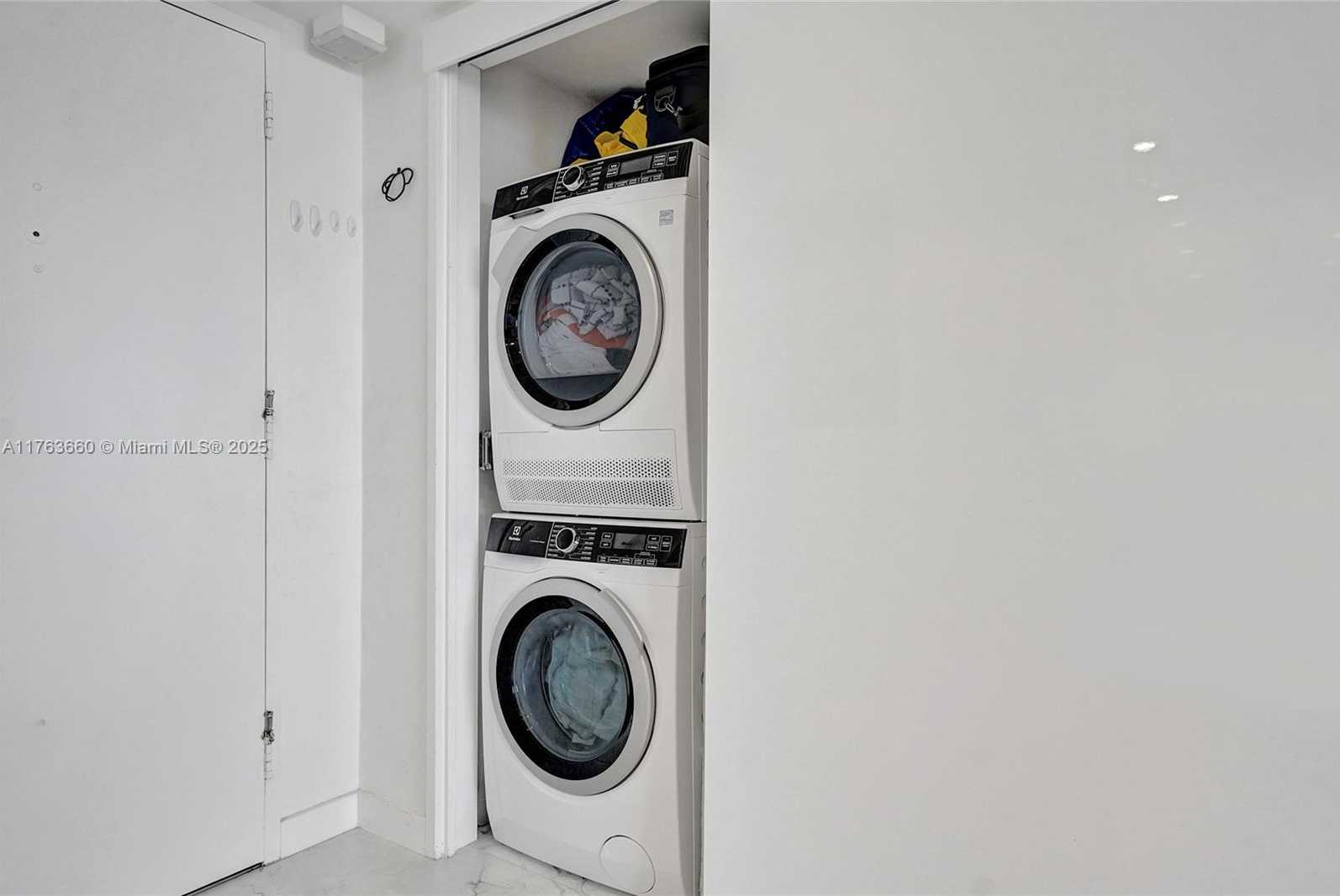 Small Image of 5700 COLLINS AVE #12E, Miami Beach Number 24
