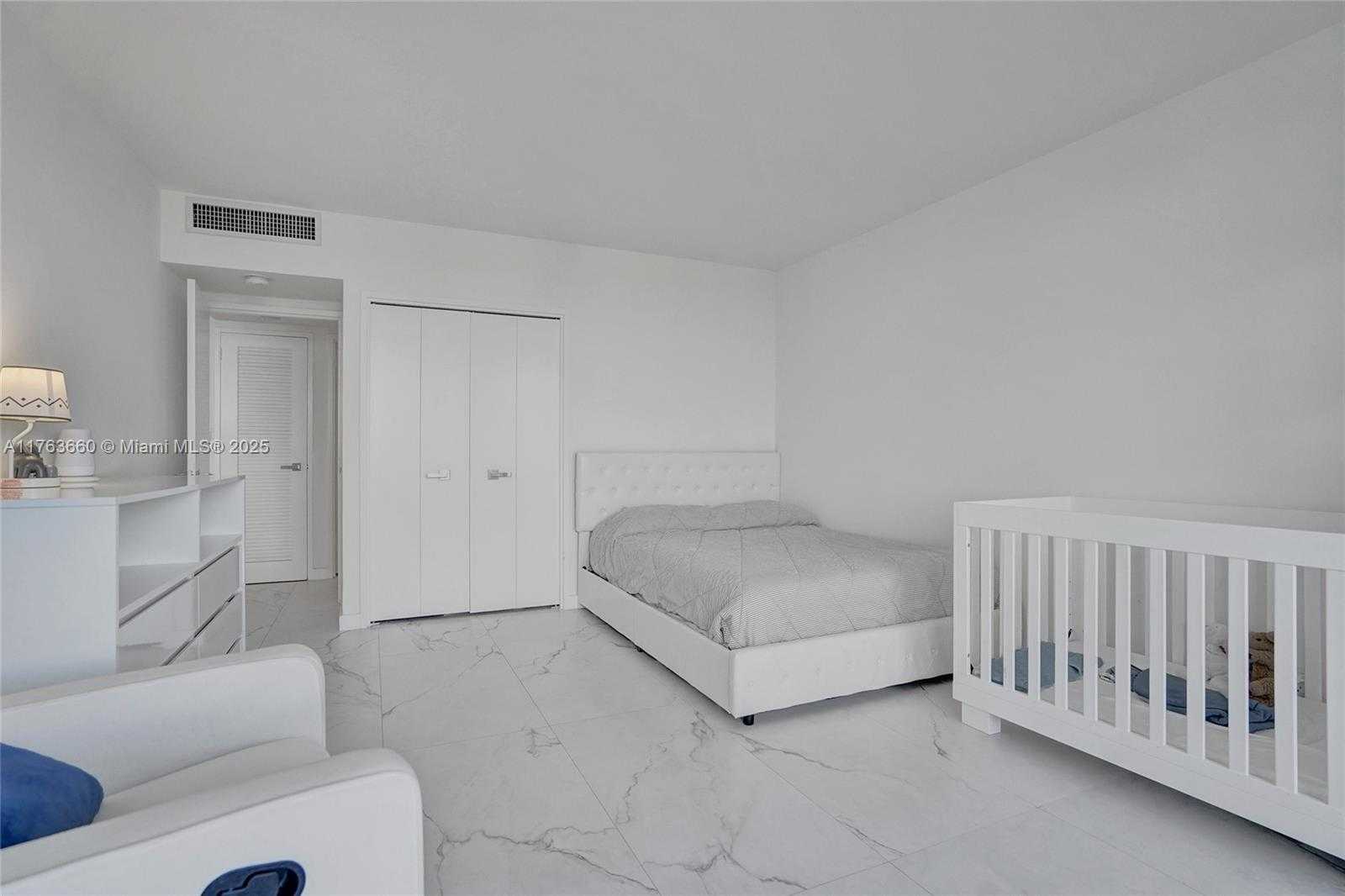 Small Image of 5700 COLLINS AVE #12E, Miami Beach Number 30
