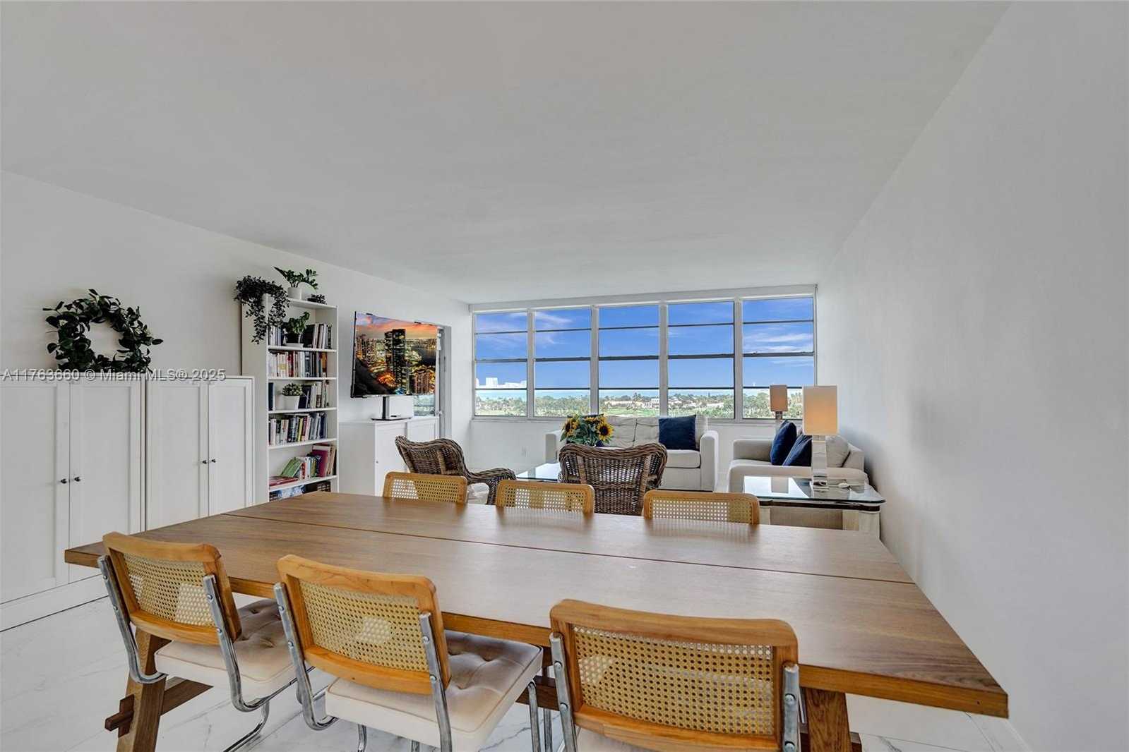 Small Image of 5700 COLLINS AVE #12E, Miami Beach Number 4