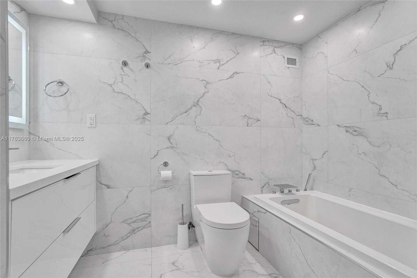 Small Image of 5700 COLLINS AVE #12E, Miami Beach Number 41