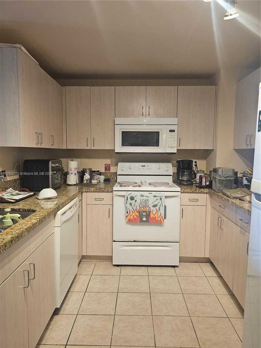 Small Image of 50 MENORES AVE #828, Coral Gables Number 13