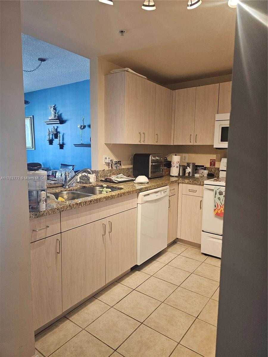 Small Image of 50 MENORES AVE #828, Coral Gables Number 21