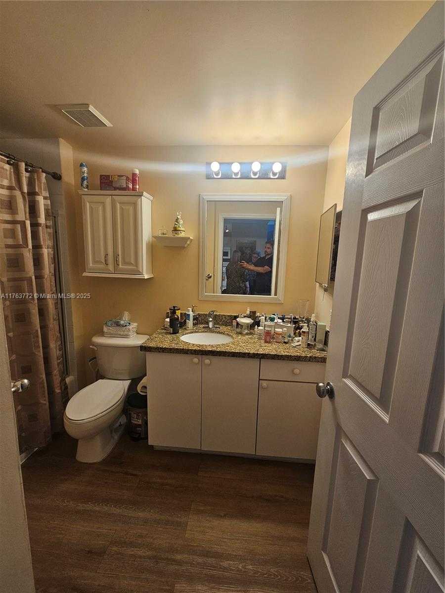 Small Image of 50 MENORES AVE #828, Coral Gables Number 23