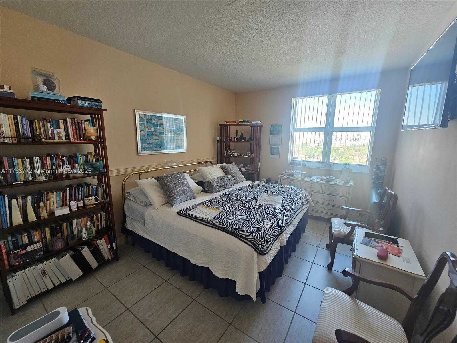 Small Image of 50 MENORES AVE #828, Coral Gables Number 26