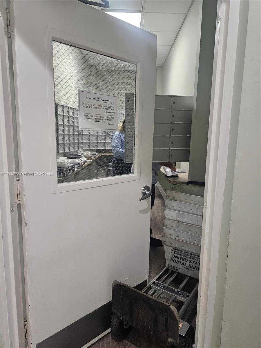 Small Image of 50 MENORES AVE #828, Coral Gables Number 32