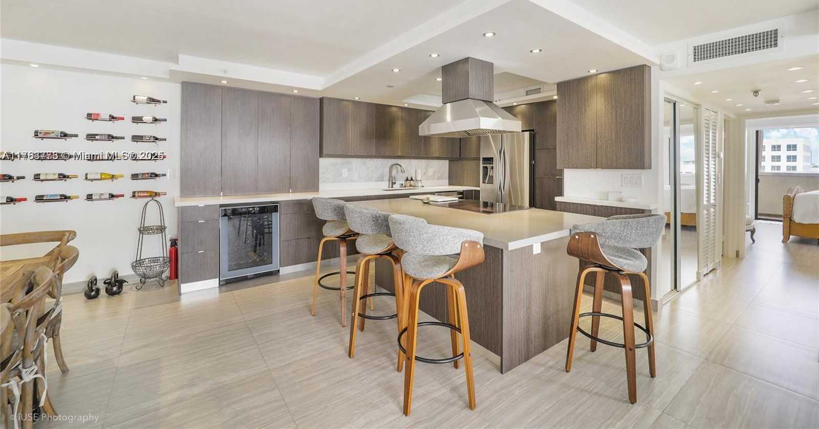 Small Image of 1621 COLLINS AVE #801, Miami Beach Number 2