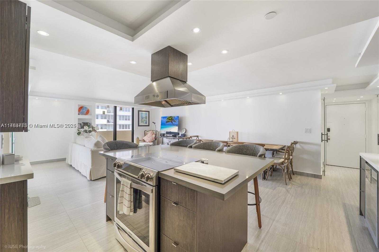 Small Image of 1621 COLLINS AVE #801, Miami Beach Number 3
