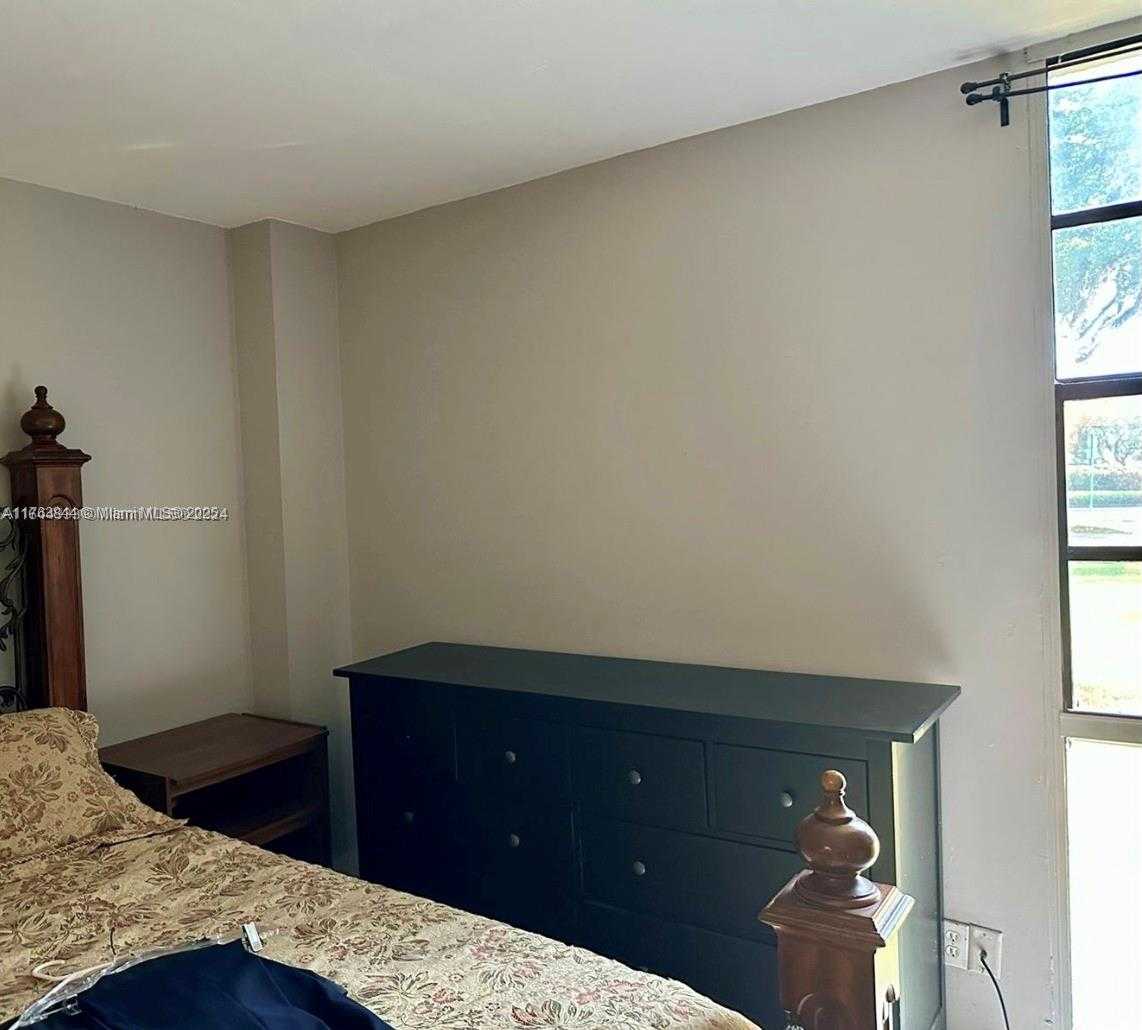 Small Image of 3301 NORTH COUNTRY CLUB DR #110, Aventura Number 13