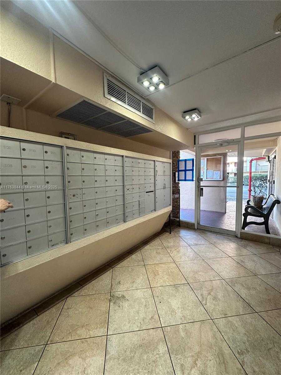 Small Image of 3301 NORTH COUNTRY CLUB DR #110, Aventura Number 19