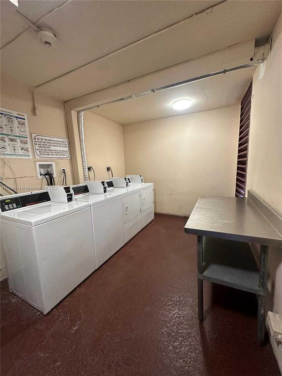 Small Image of 3301 NORTH COUNTRY CLUB DR #110, Aventura Number 20