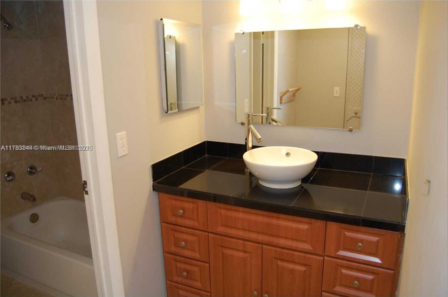 Small Image of 3301 NORTH COUNTRY CLUB DR #110, Aventura Number 3