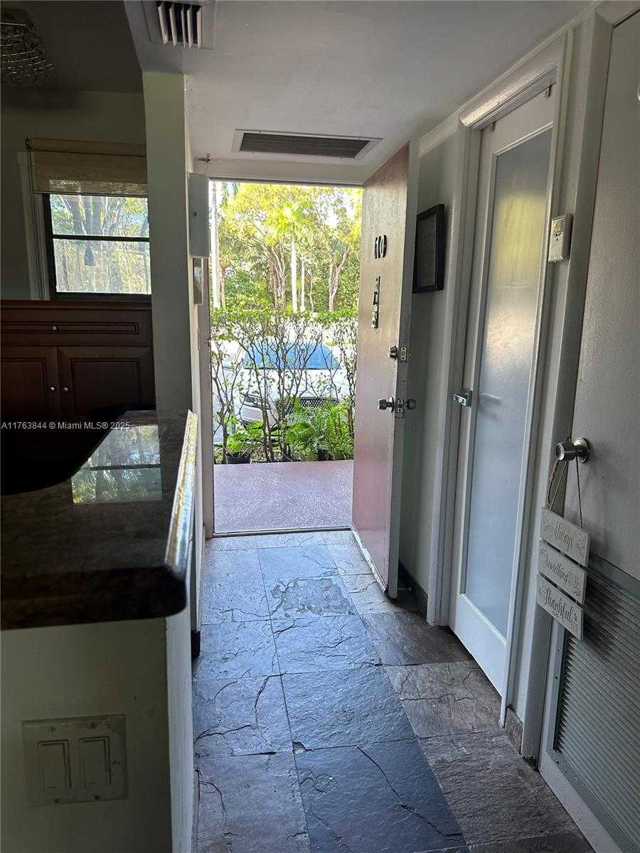 Small Image of 3301 NORTH COUNTRY CLUB DR #110, Aventura Number 6