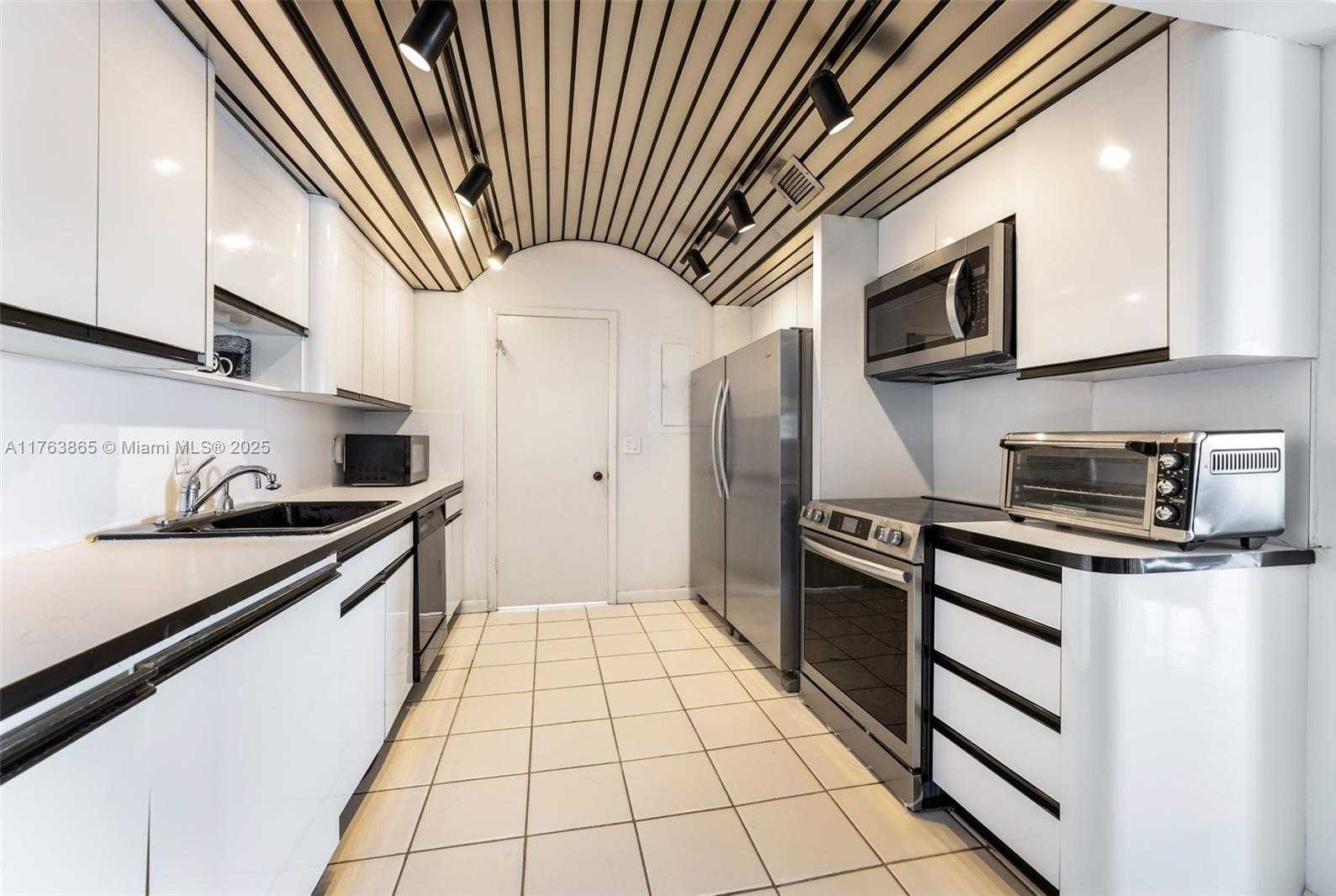 Small Image of 1800 NORTH EAST 114TH ST #PH06, Miami Number 12