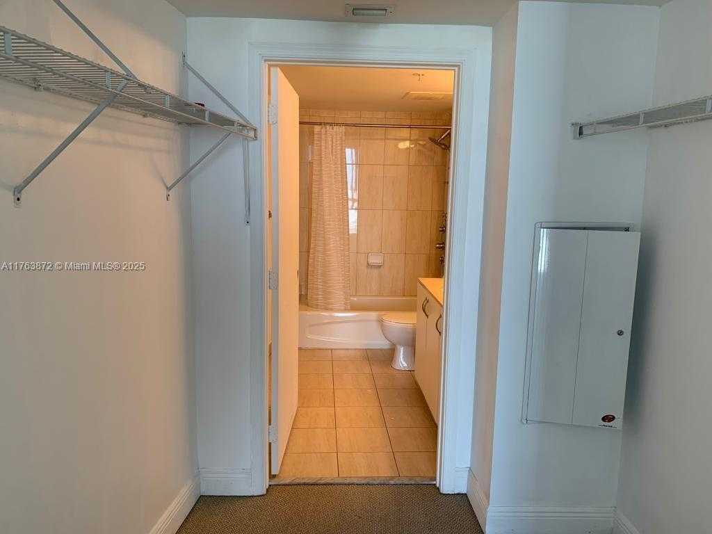 Small Image of 1750 NORTH BAYSHORE DR #2215, Miami Number 9