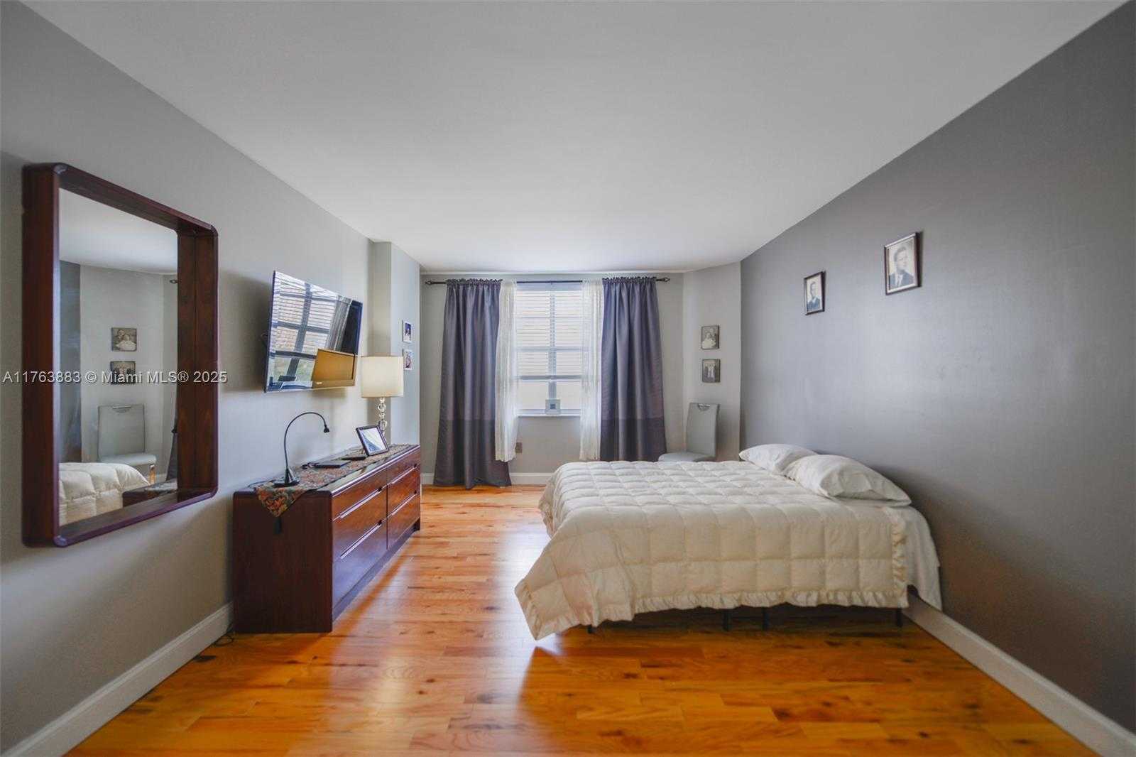 Small Image of 1985 SOUTH OCEAN DR #6F, Hallandale Beach Number 13