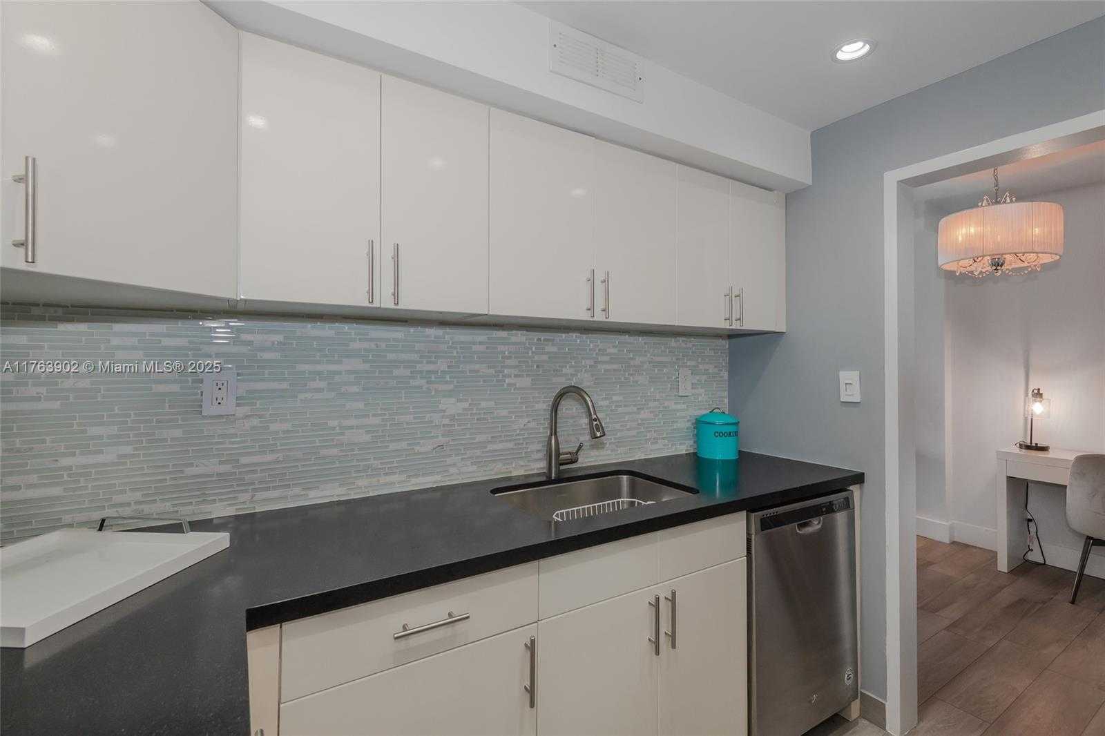 Small Image of 1200 WEST AVE #605, Miami Beach Number 16