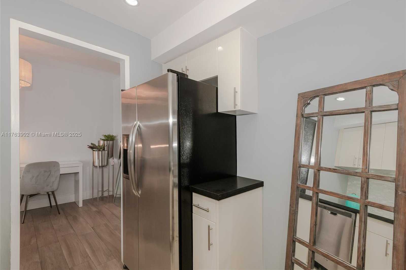 Small Image of 1200 WEST AVE #605, Miami Beach Number 17