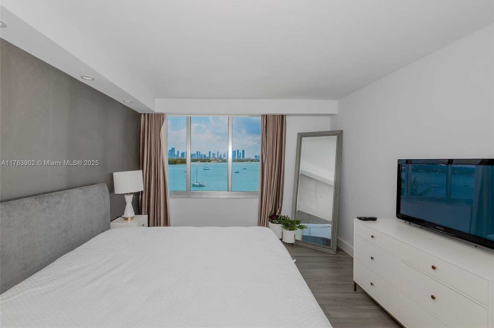 Small Image of 1200 WEST AVE #605, Miami Beach Number 18